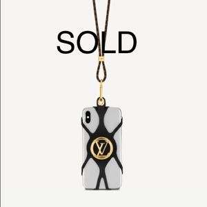 XXSOLDXX Louise Phone Holder